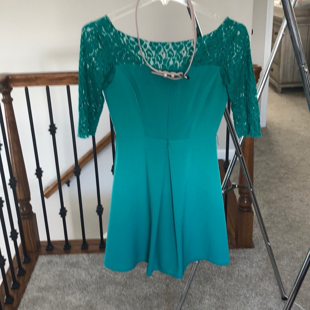 Jessica Simpson V back dress with belt